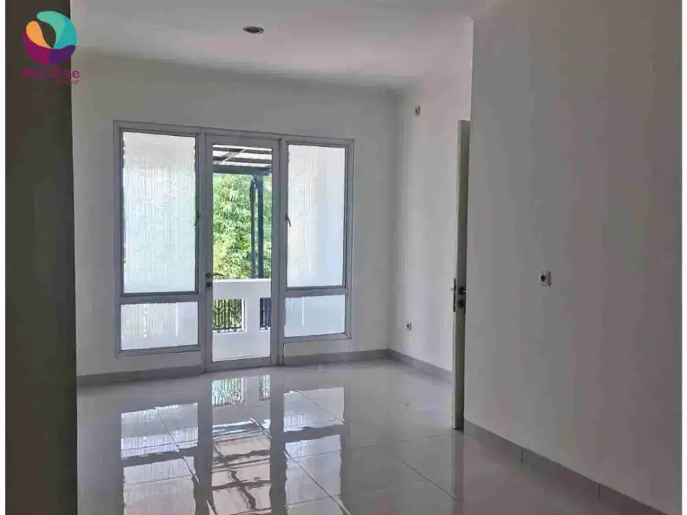 Dijual cepat rumah 2 lantai sudah renovasi siap huni di kota wisata