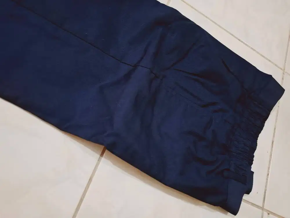 Celana Biru SMP – Baru, Ukuran L