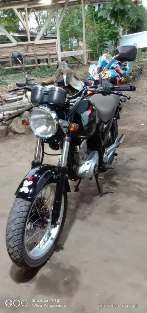 Suzuki Thunder Black EN 125 2009