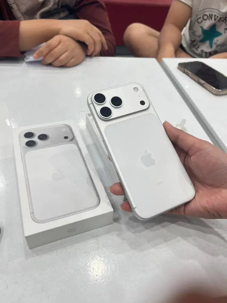 IPHONE 17 PRO SILVER ( PROMO CICILAN DAN TUKER TAMBAH )