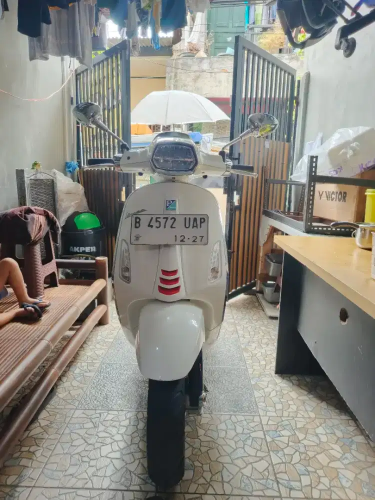 VESPA SPRINT PUTIH IGET 150 ABS
