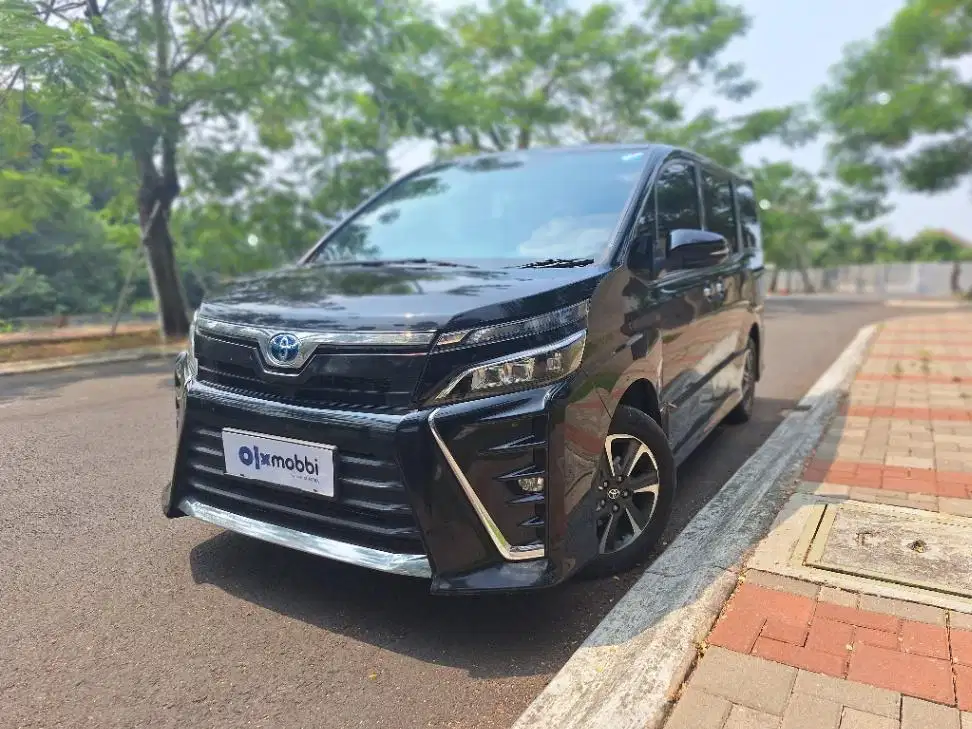LOW DP Toyota Voxy 2.0 Bensin-AT 2019 WYI