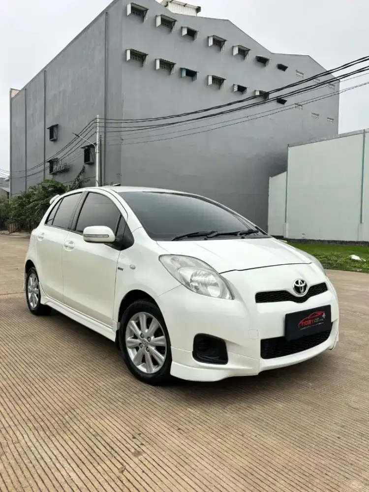 Toyota Yaris E matic bekas murah putih