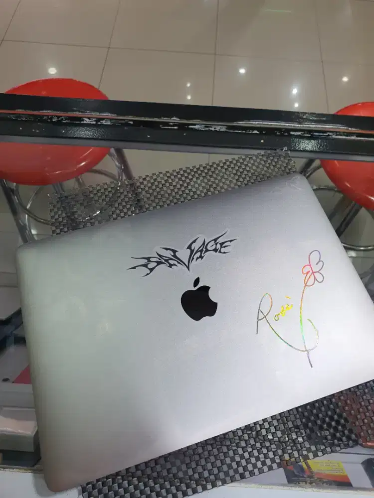 Macbook Pro 2019 intel i5 3.1 Ghz Touchbar