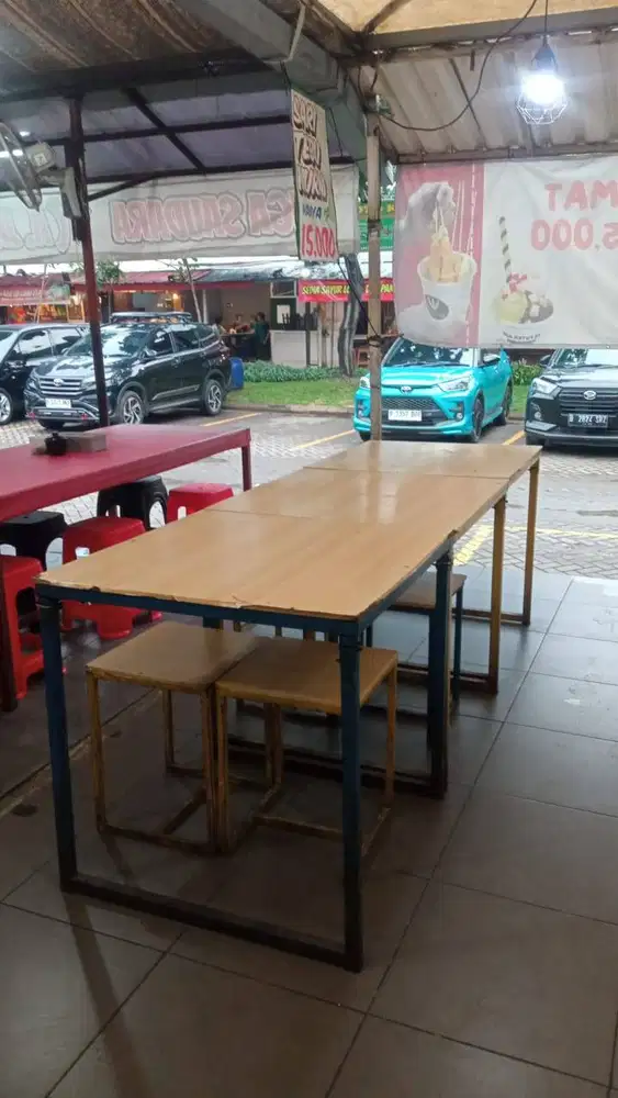 Jual murah 6 meja dan 10 bangku untuk resto