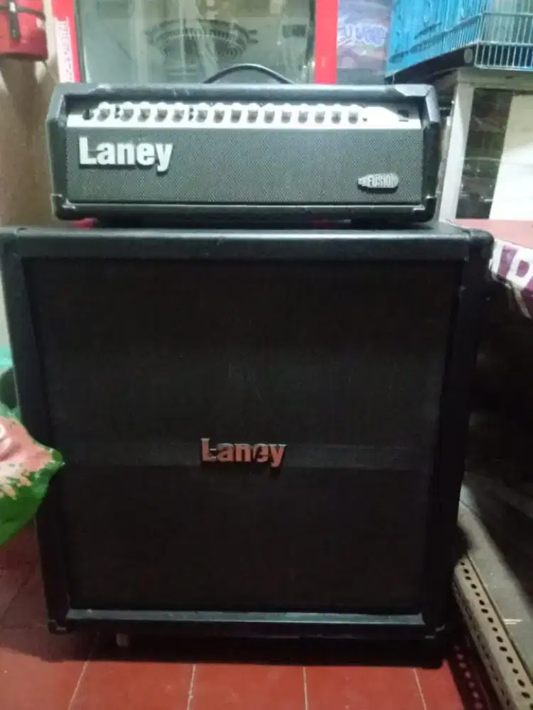 Laney Tube Fusion UK & Peavey Bandit 112 Sheffield USA