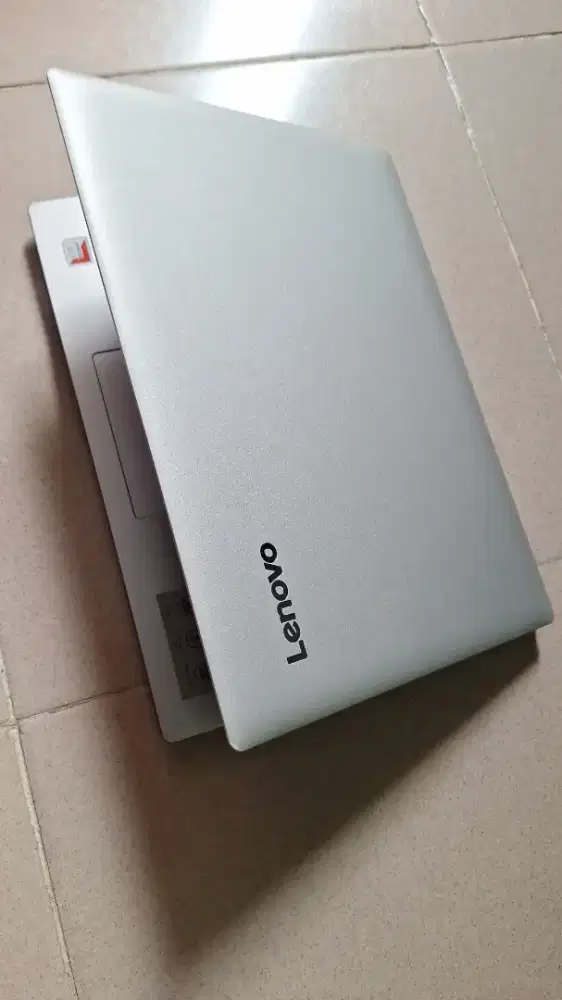 Bismillah dijual laptop lenovo slim A9 ram 8gb ssd240gb siap pakai