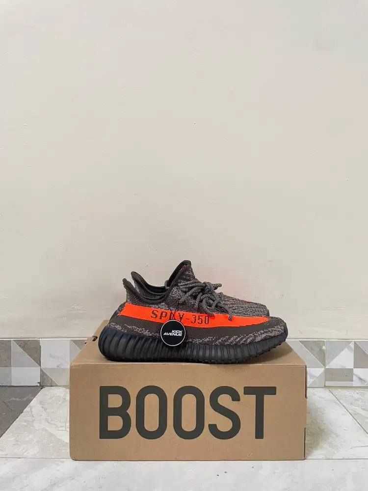 Adidas Yeezy 350 V2 Carbon Beluga (Pair Kick Avenue)