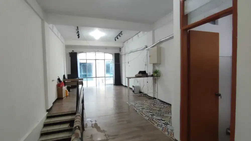 Ruko 3 lantai Jemursari 36juta/th