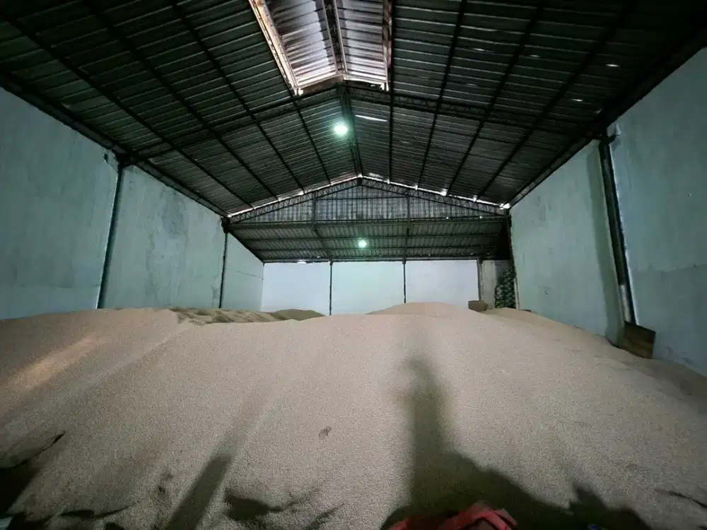 Disewakan Gudang Bisa Masuk Kontainer di Kamal Raya