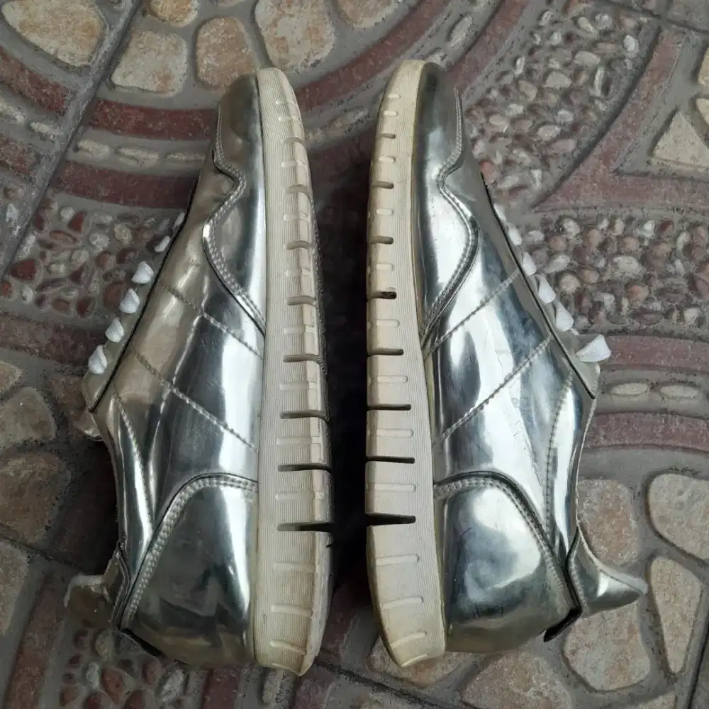 SEPATU KOREA SILVER CHROM BEKAS