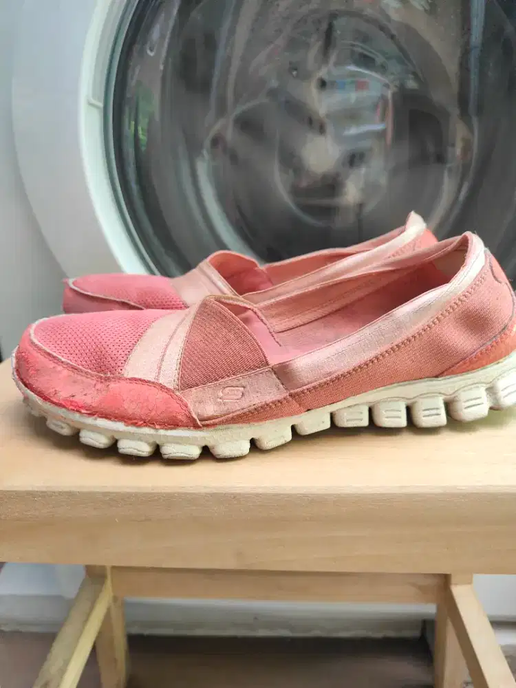 Sketchers women shoe size 39