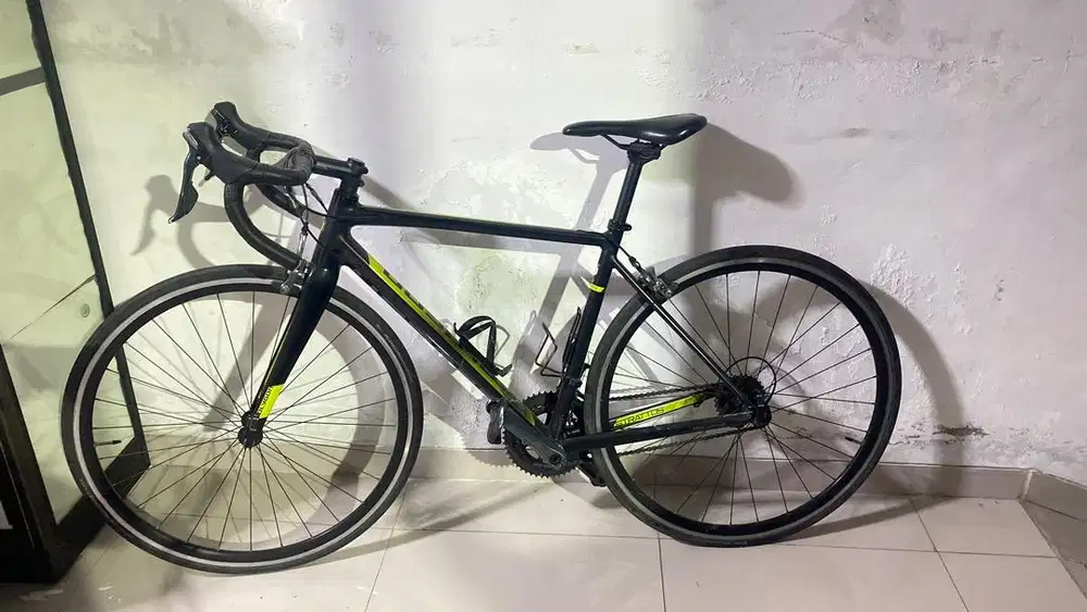 ROADBIKE STRATTOSS S4 SIZE M 2019