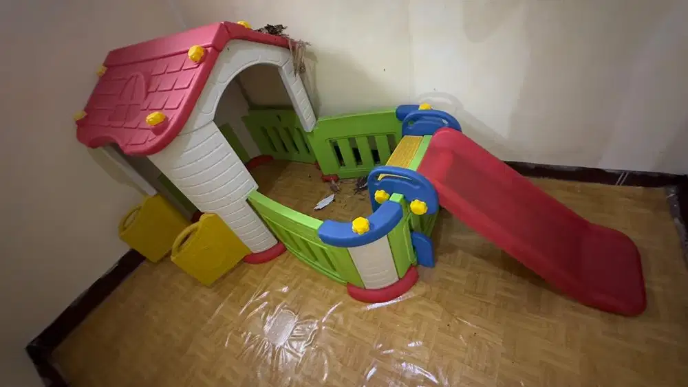 Rumah-rumahan Perosotan 3 in 1 TOBEBE Big Нау Playhouse with slide