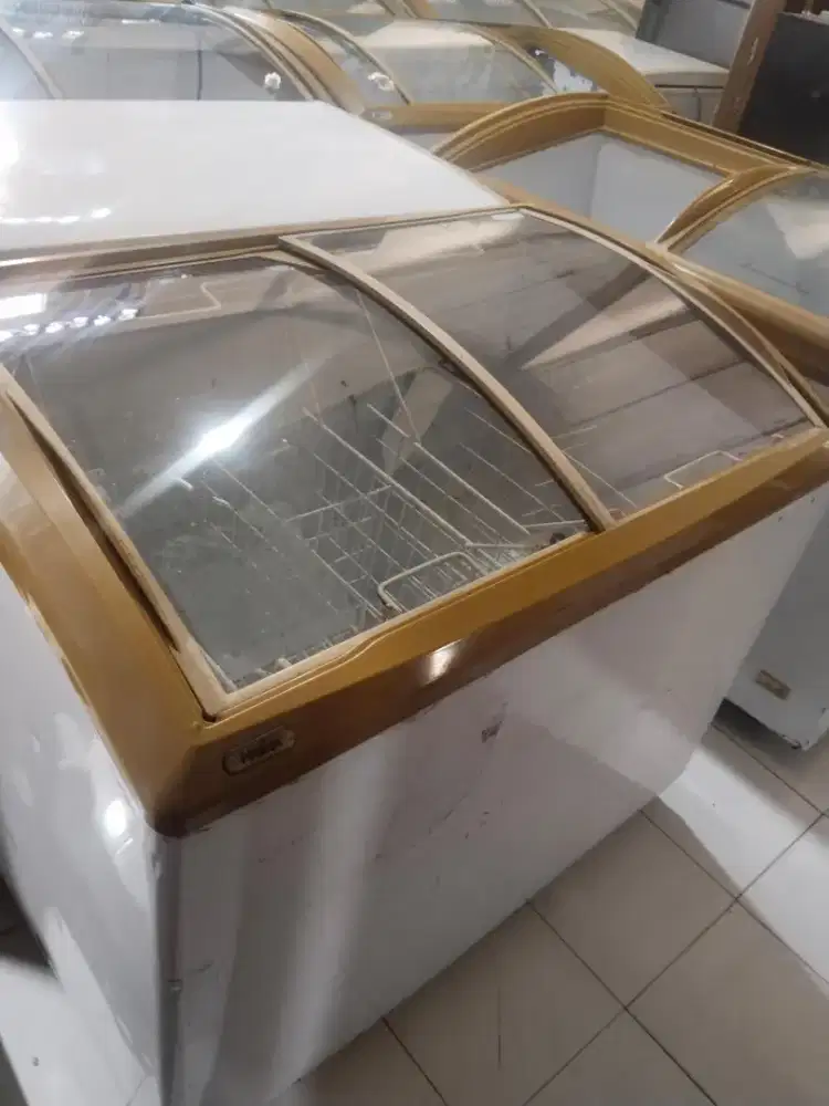 Freezer sliding tutup kaca