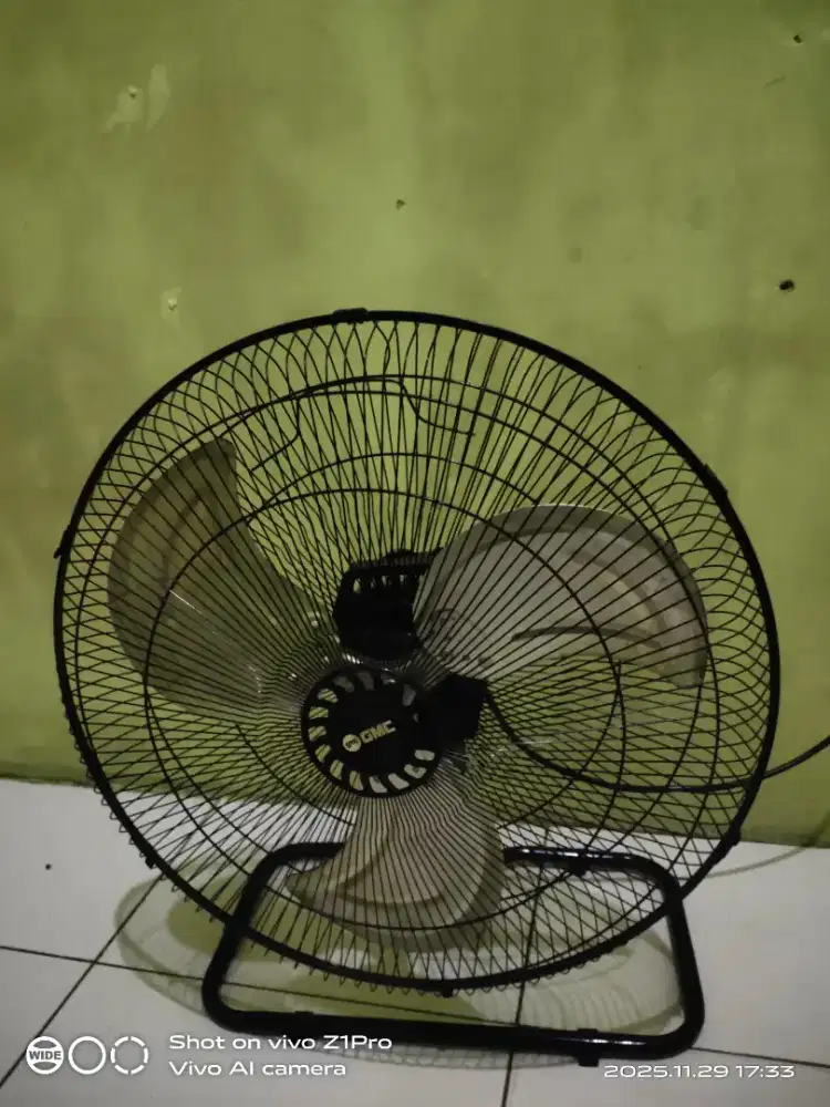 Kipas angin GMC besar ukuran 18inch bisa berdiri