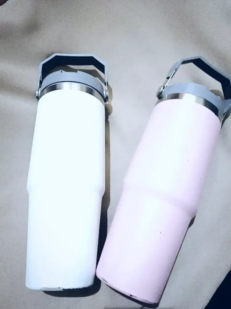 Tumbler Stainless 1L Tahan Panas dan Dingin dengan warna yang soft