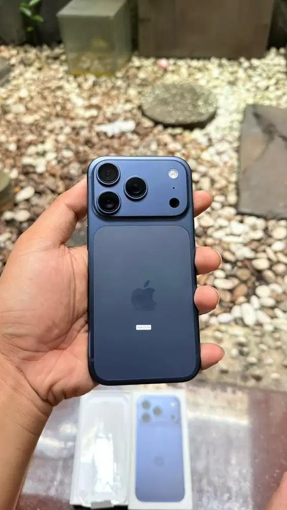 iPhone 17 Pro Deep Blue Resmi