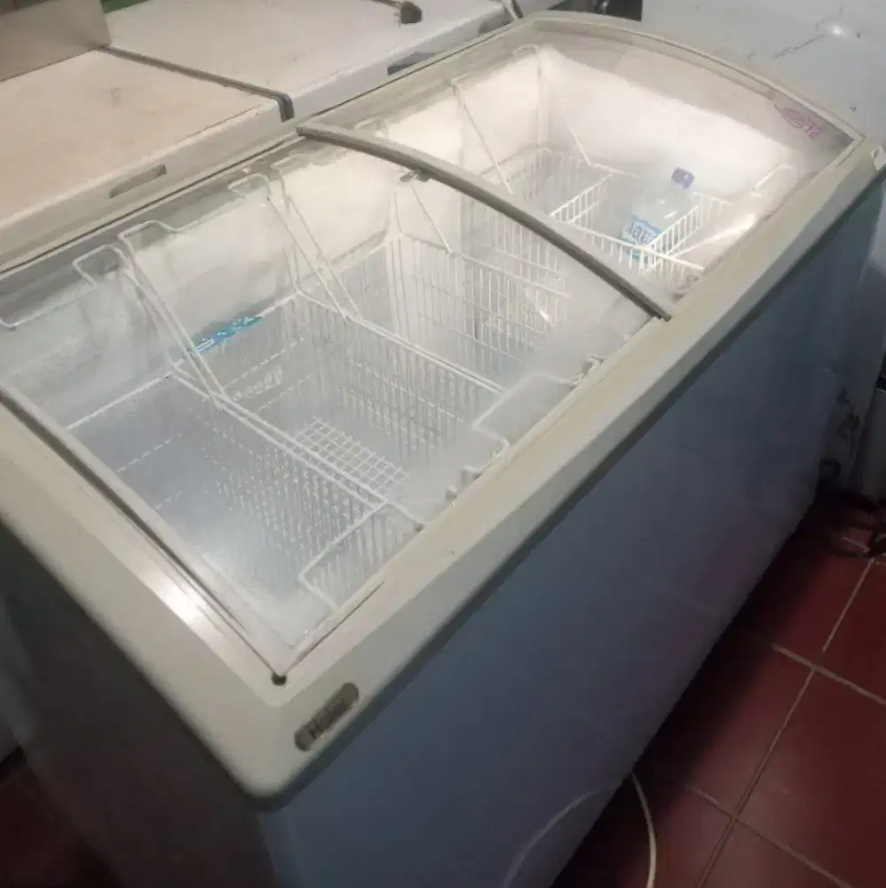 Freezer Glassdoor merk Haier - Freezer