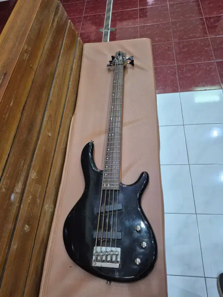 Gitar bass cort 5 string