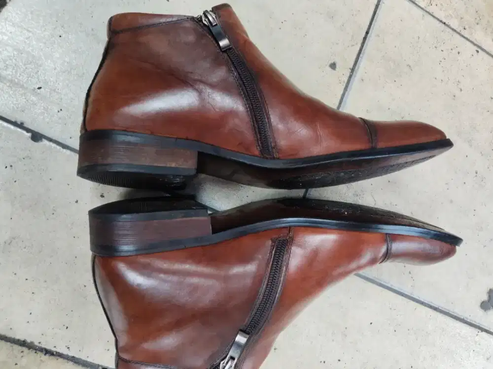 Sepatu kulit bekas  gino mariani  size 39 dr. Martensbally aigner tods