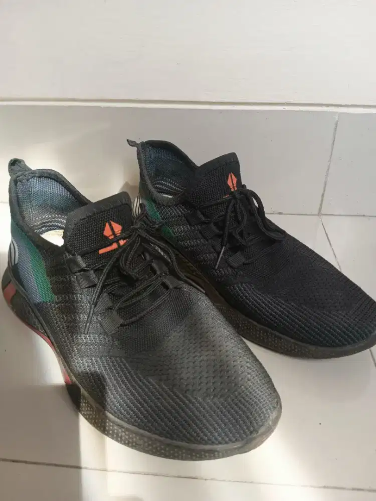 Sepatu Second Larocking Hitam Size 40-41