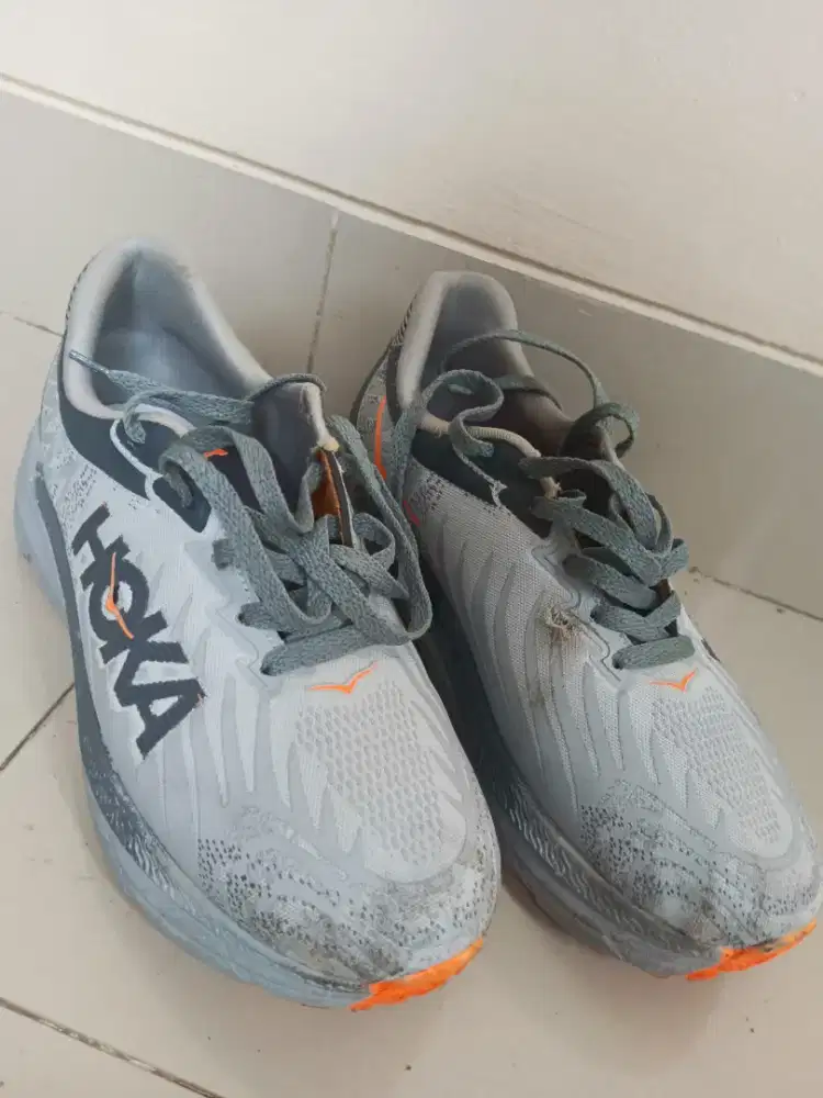 Sepatu Second Running Hoka Abu size 40-41