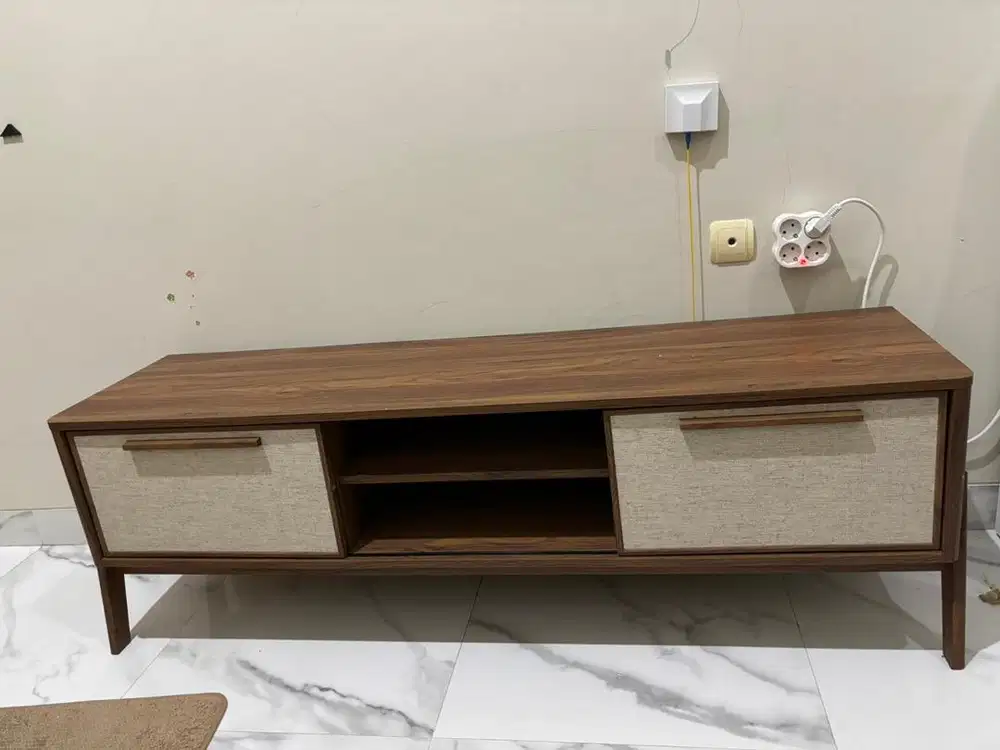 INFORMA Velton Rak TV (nego)