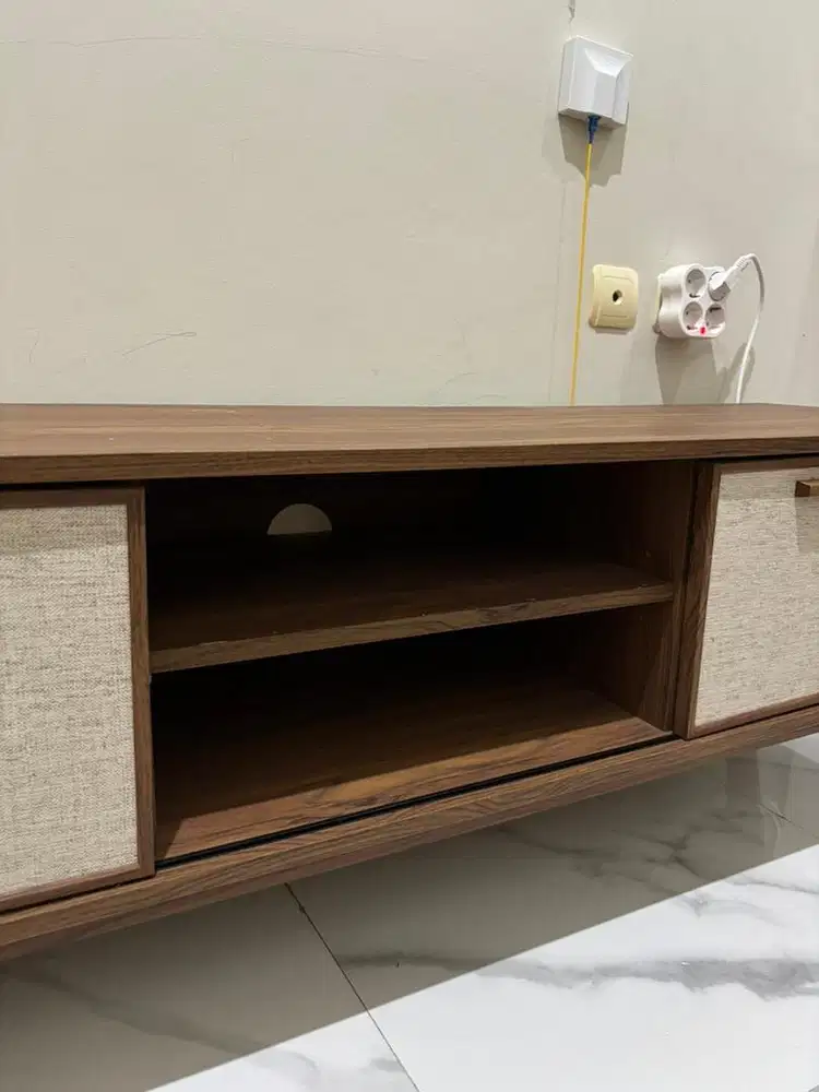 INFORMA Velton Rak TV (nego)