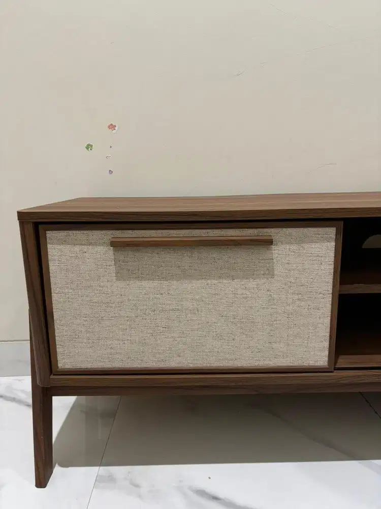 INFORMA Velton Rak TV (nego)