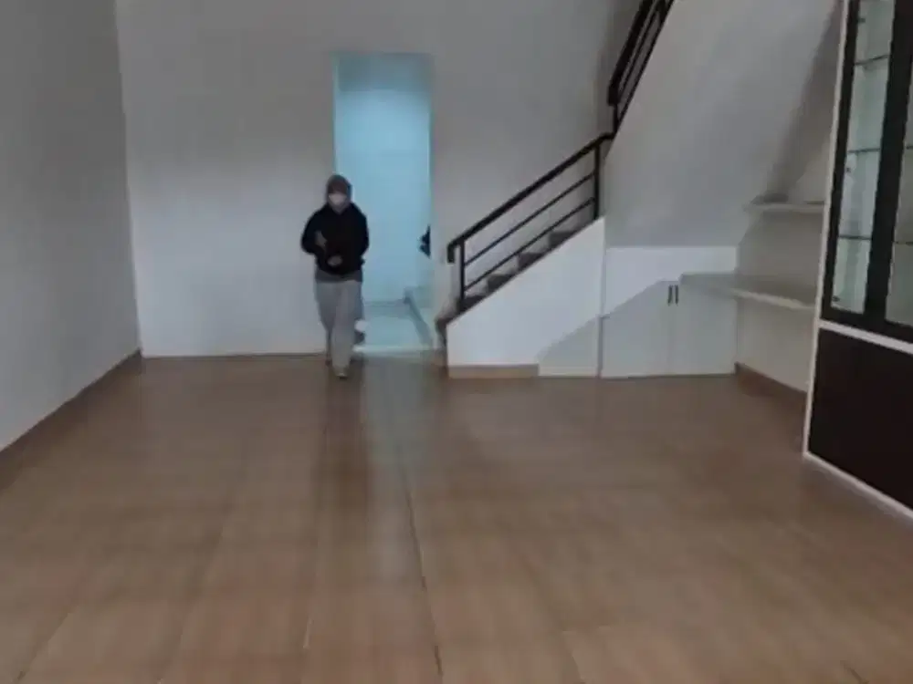 DISEWAKAN Ruko 3 lantai @Paramount Center  Blok A no. 19, posisi hadap jalan raya, lokasi STRATEGIS dekat ke area CBD Gading Serpong, Mal SMS.