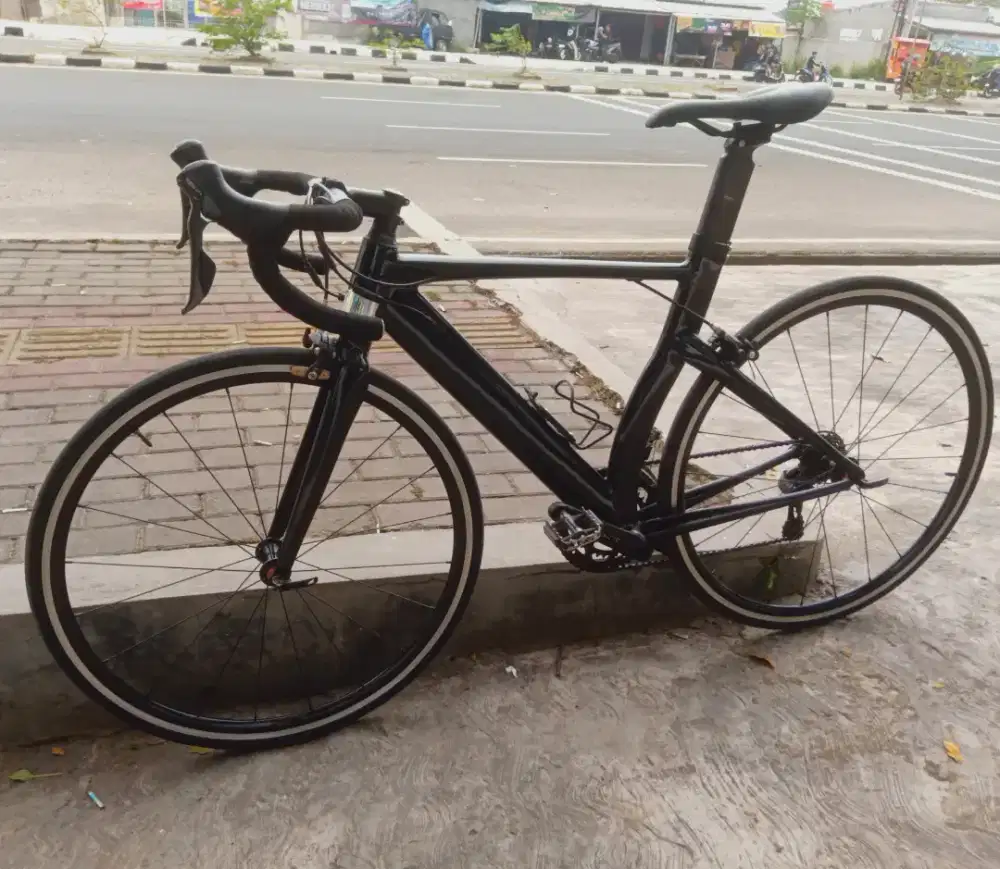 Sepeda roadbike element frc85