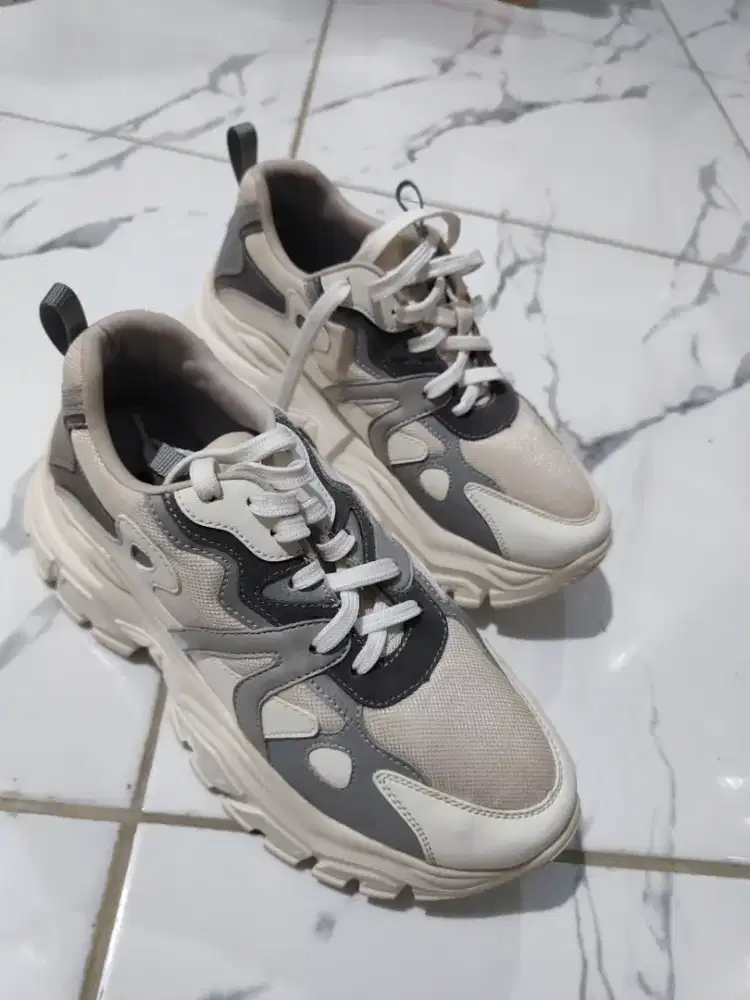 Sepatu wanita PLAYBOY ukuran 38