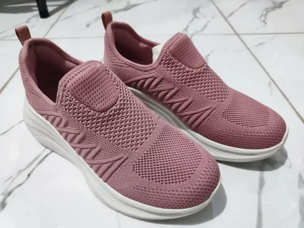 Sepatu SKECHERS BOBS