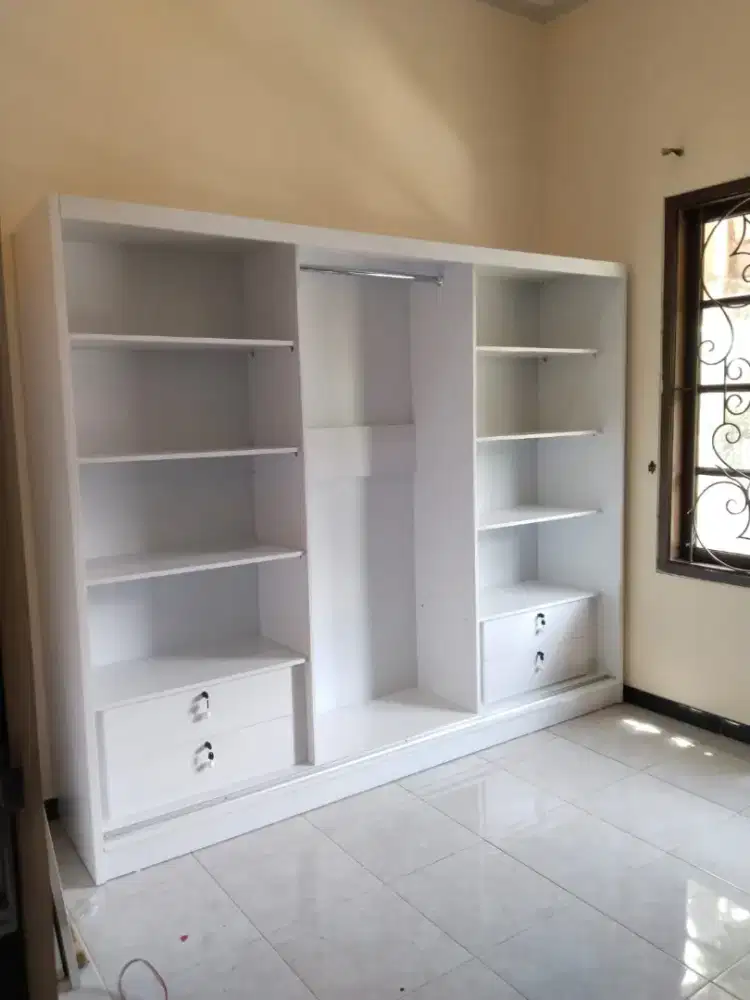 Lemari sliding pakaian