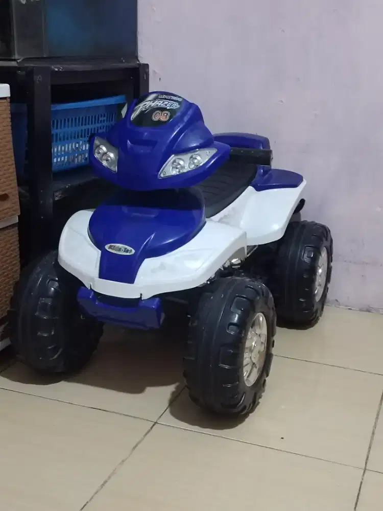 Motor aki anak lengkap ada aki dan cas nya