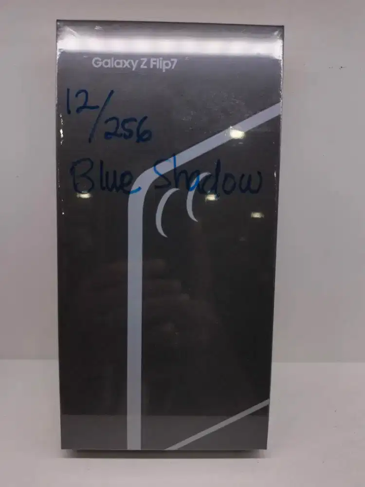 SAMSUNG GALAXY Z Flip 7 12+12/256GB GARANSI RESMI DAN MASIH SEGELLL!!