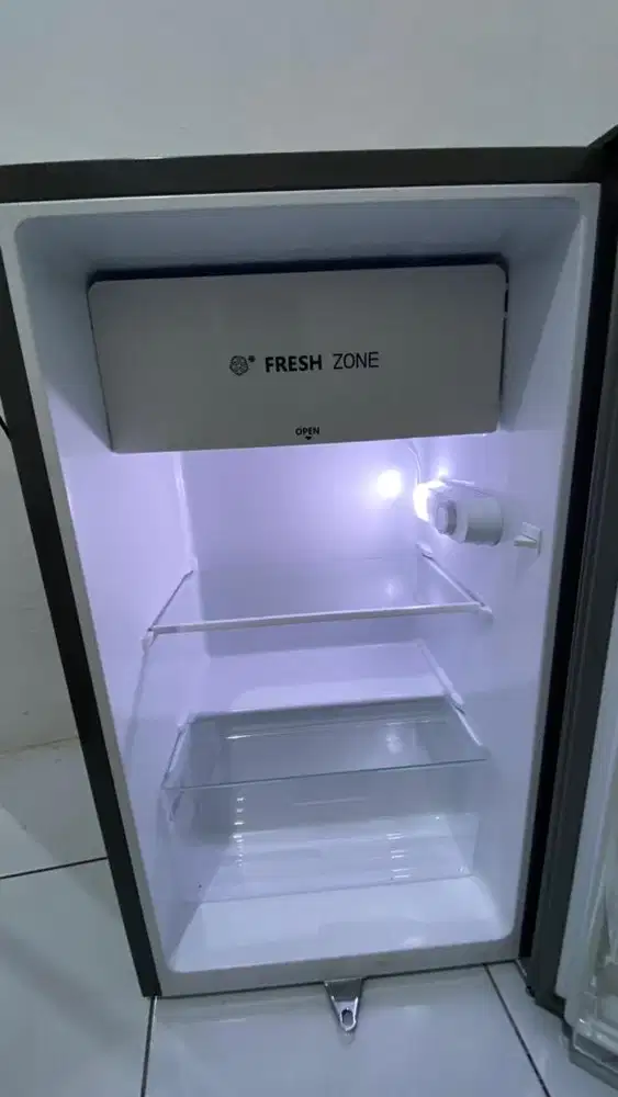 DIJUAL KULKAS 1 PINTU