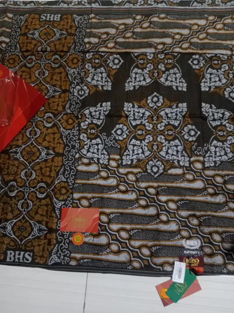 Sarung BHS Infinity Gold batik