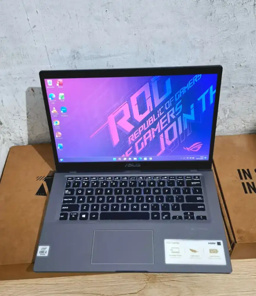 Asus Vivobook Asus A416jao
Core i3 gen 10 Ram 8 SSD 512