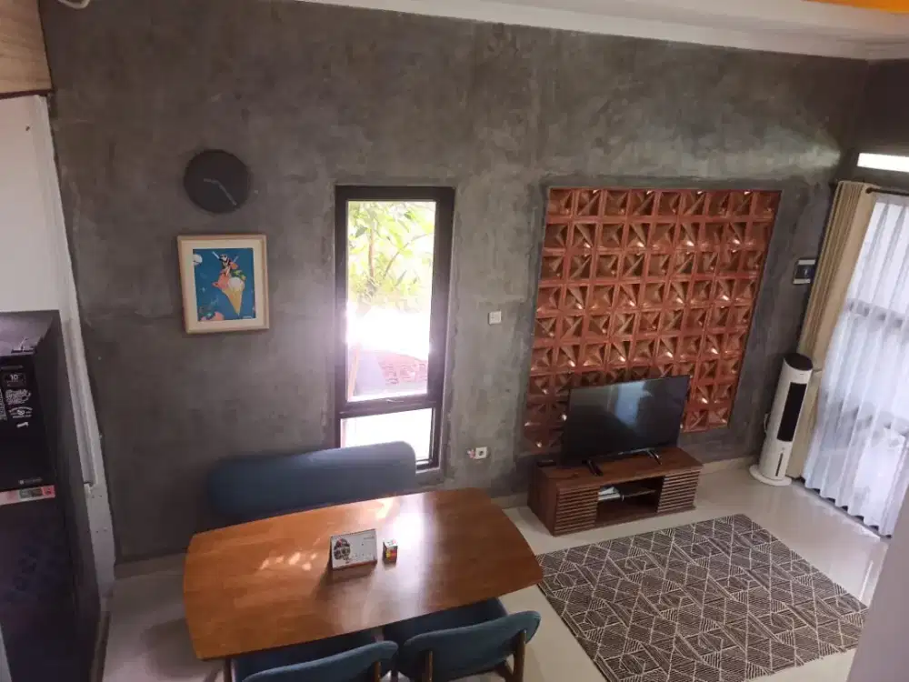 Dikontrakan rumah 2 lantai Lokasi dekat stasiun dan tol