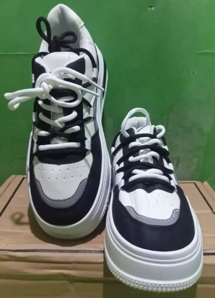 Sepatu sneakers GEN Z