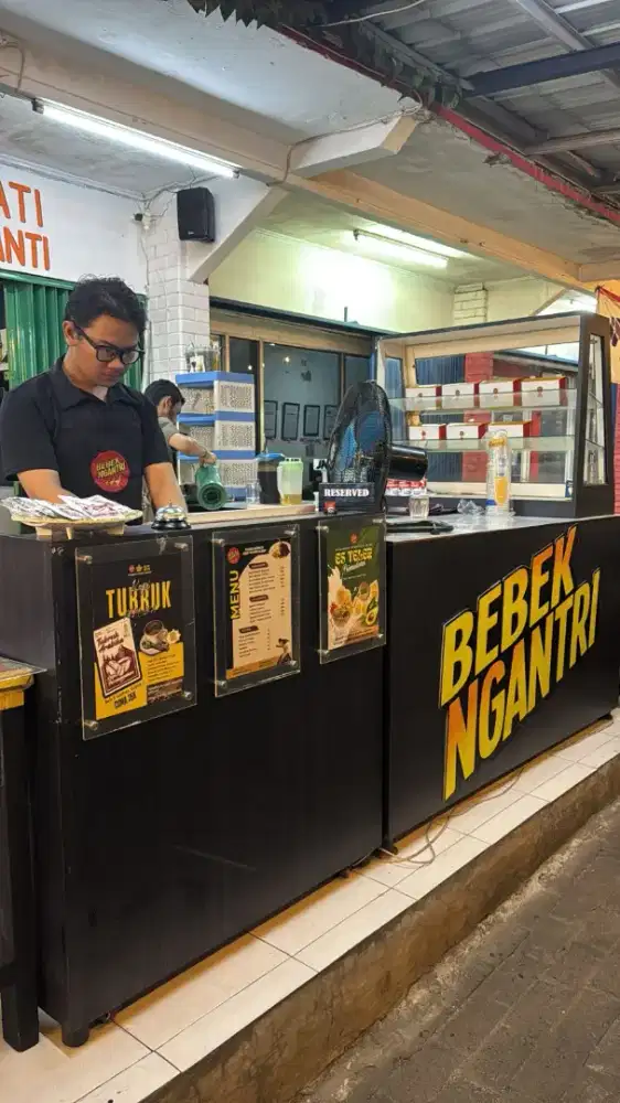 Lowongan Pekerjaan Waiter