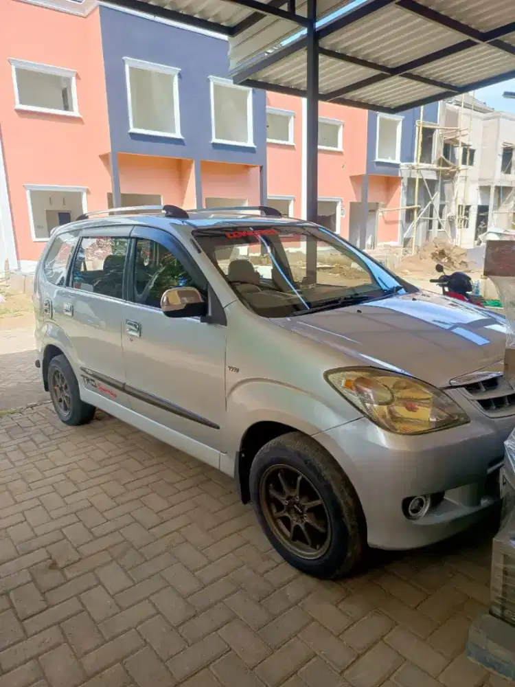 Daihatsu xenia Li 1.0 istimewa 2011