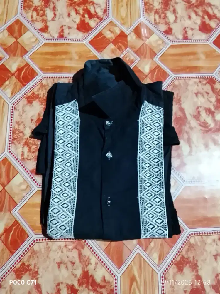 Kemeja pria dengan Merk Mr. Junko