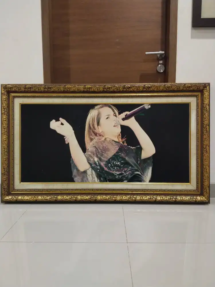 Lukisan pajangan dinding artis display