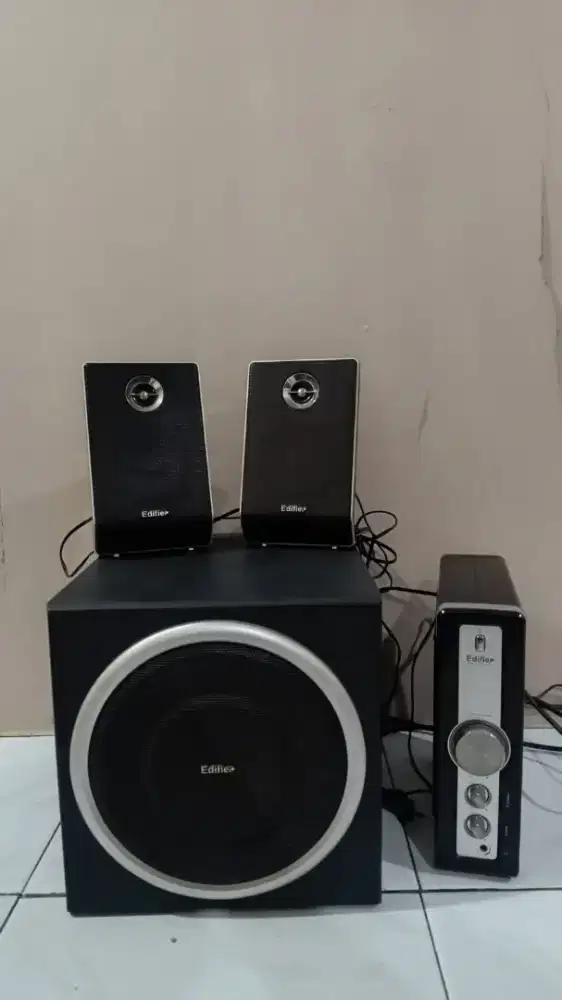 Edifier 2.1 bass boost