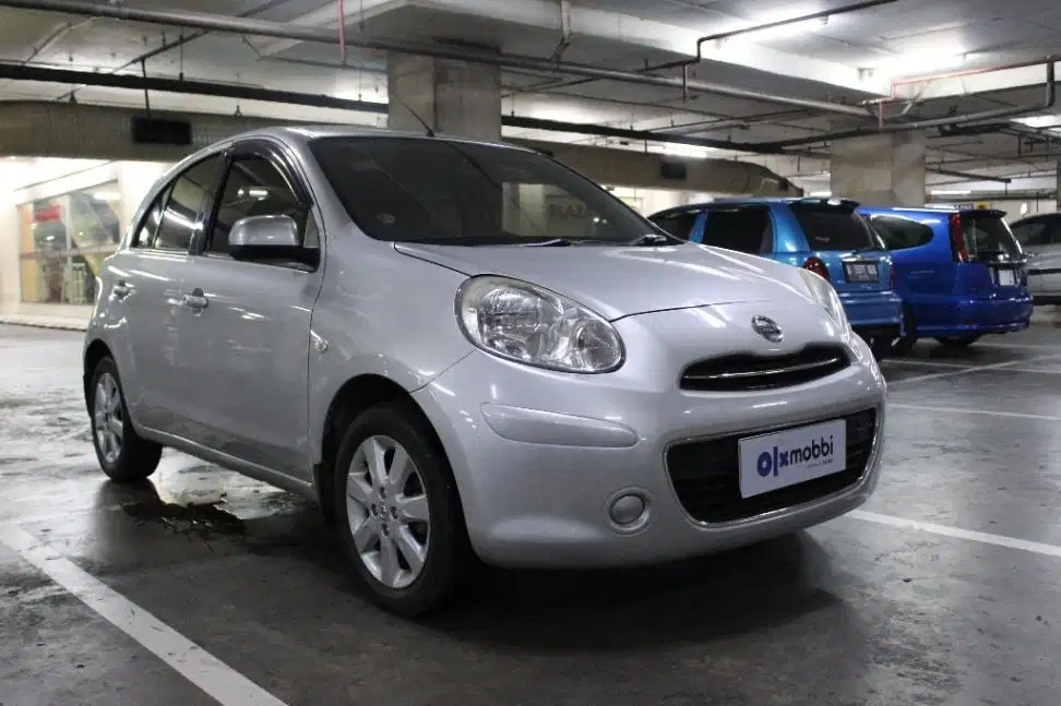 TDP 4,JT Nissan March 1.2 L Bensin-AT Silver 2013