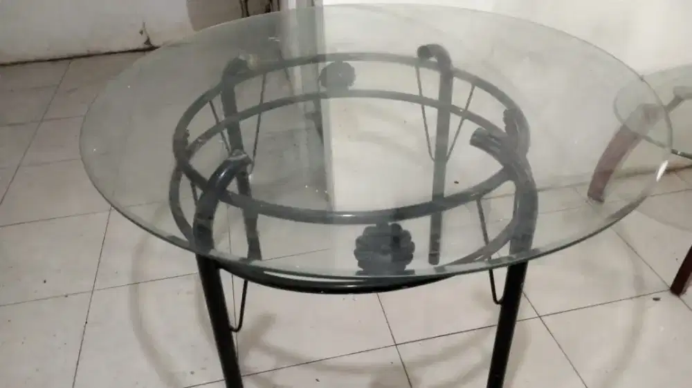 Meja Makan Kaca