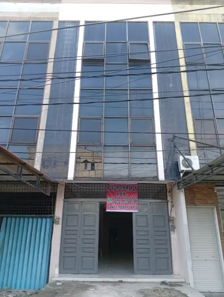 Ruko Baru/Rumah Disewakan 3 lantai 1/2
